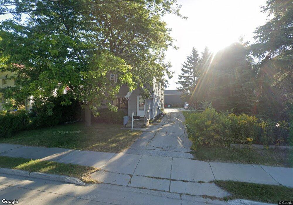 423 N 10th St, Manitowoc, WI 54220 - photo 1