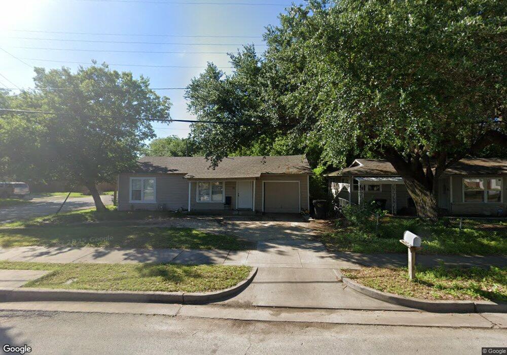 901 Poindexter Ave, Cleburne, TX 76033 - photo 1