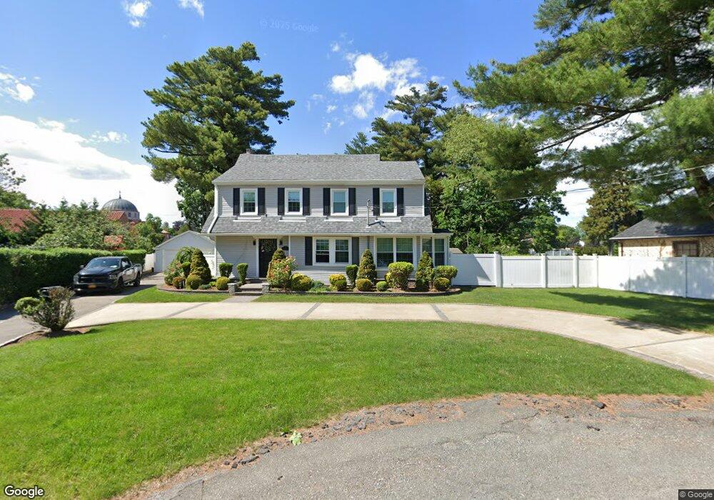 17 Cathedral Ct, Hempstead, NY 11550 - photo 1