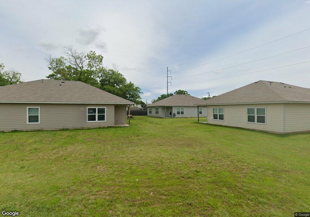 614 N Brazos Ave, Cleburne, TX 76031 - photo 1
