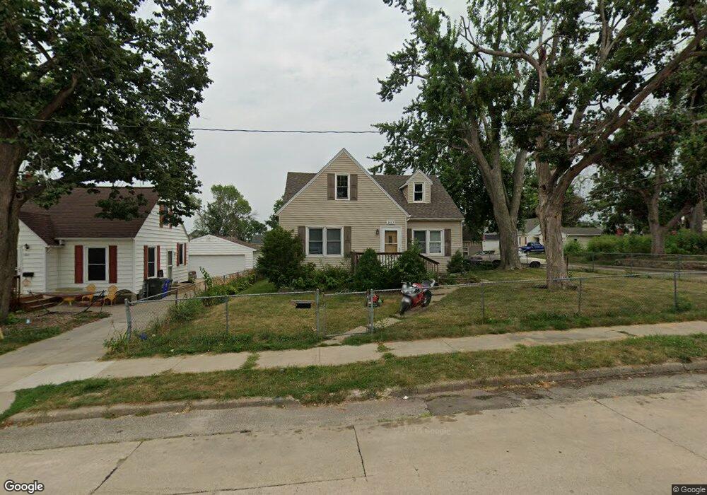 2487 2nd St SW, Cedar Rapids, IA 52404 - photo 1