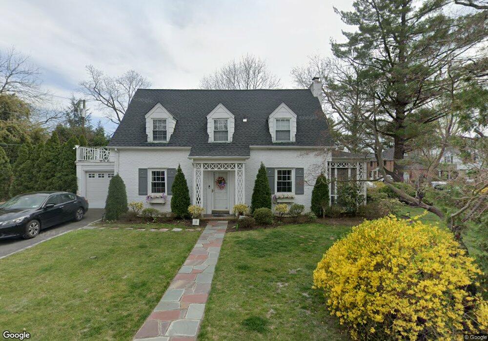 18 Shoreview Rd, Manhasset, NY 11030 - photo 1