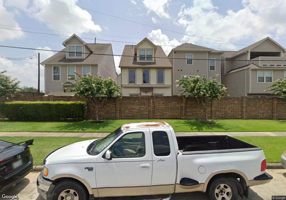 1713 Red Oak Point Dr, Houston, TX 77055 - photo 1