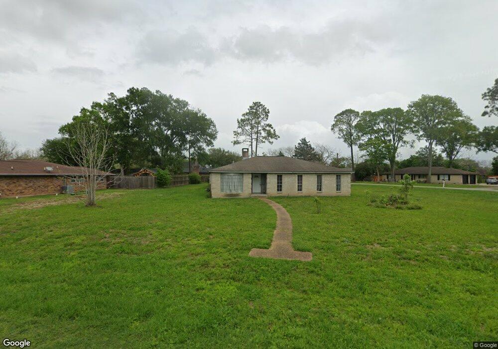 253 Nueces St, Bay City, TX 77414 - photo 1