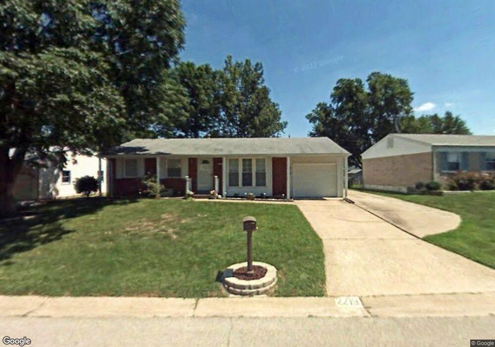 2219 Bolton St, Saint Charles, MO 63301 - photo 1