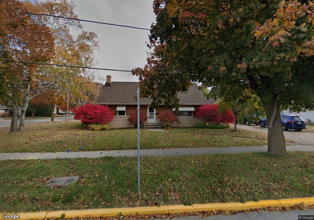 535 S Washington St, Combined Locks, WI 54113 - photo 1