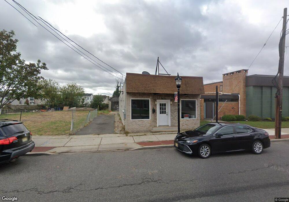 677 Roosevelt Ave, Carteret, NJ 07008 - photo 1