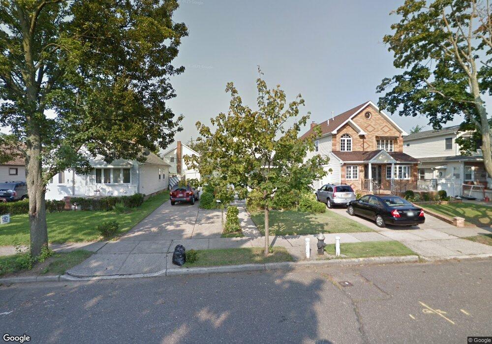 8048 267th St, Glen Oaks, NY 11004 - photo 1