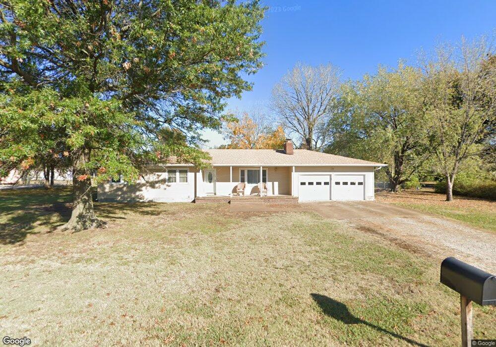 201 W 2nd St, Altamont, KS 67330 - photo 1