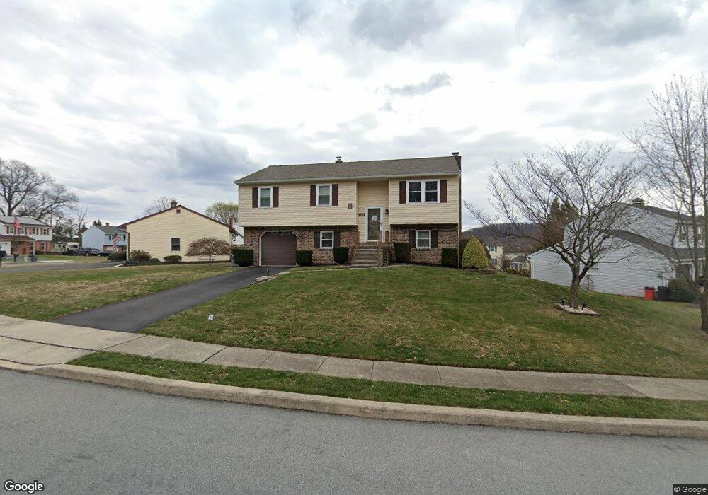 520 Crest Cir, Mohnton, PA 19540 - photo 1