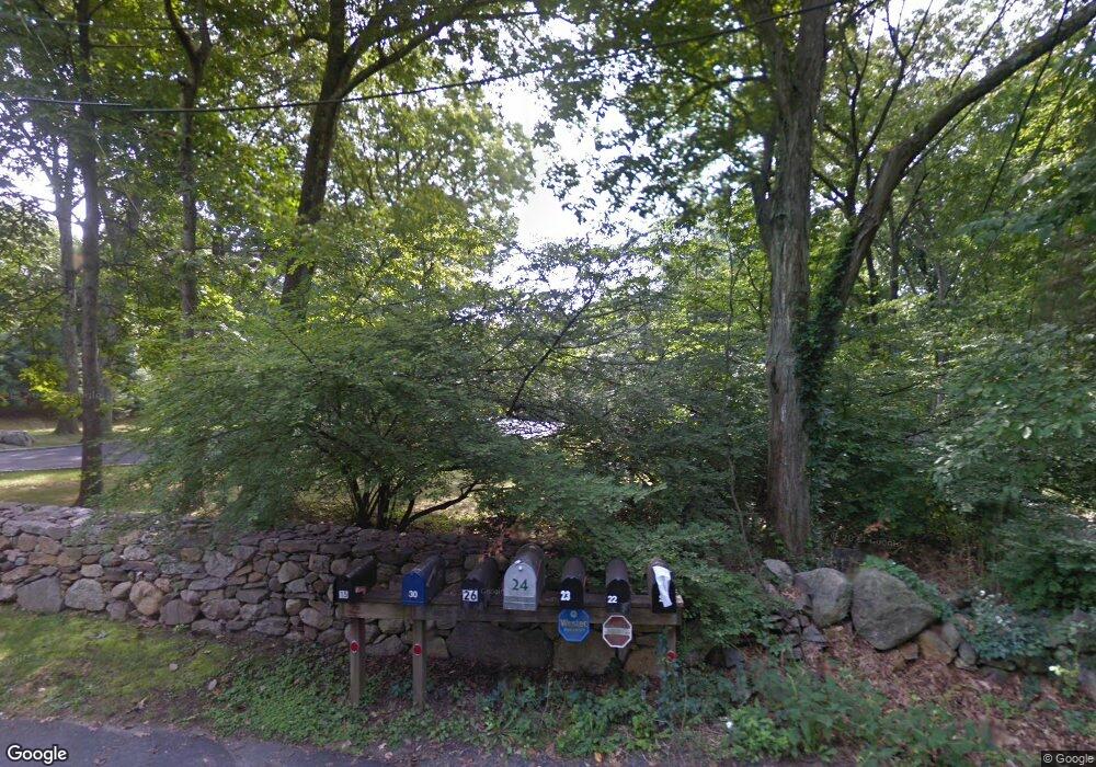 22 10 O Clock Ln, Weston, CT 06883 - photo 1