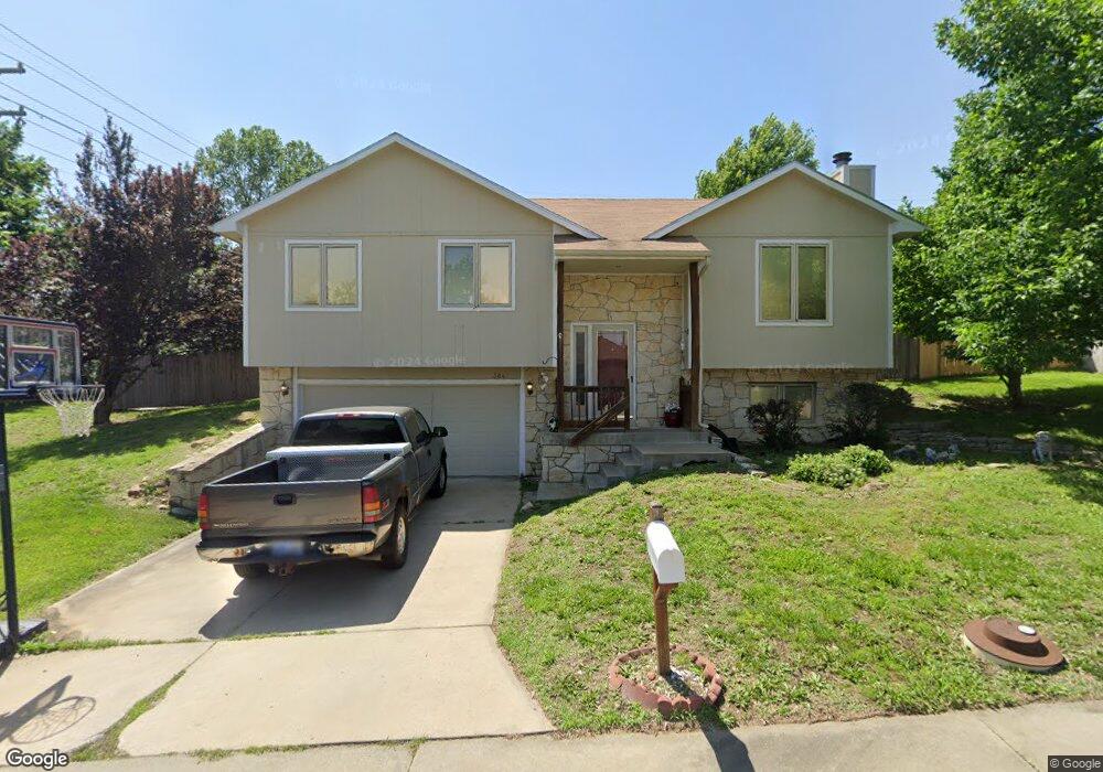 3647 SW Skyview Dr, Topeka, KS 66614 - photo 1
