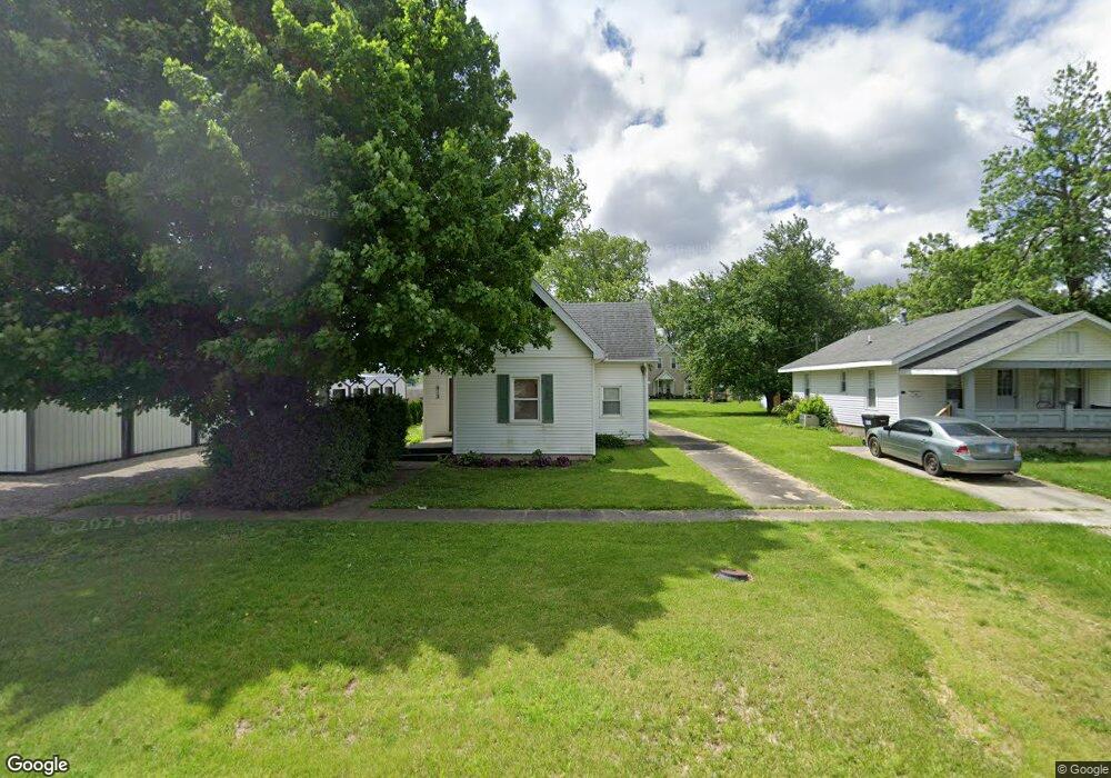 613 Piatt Ave, Mattoon, IL 61938 - photo 1