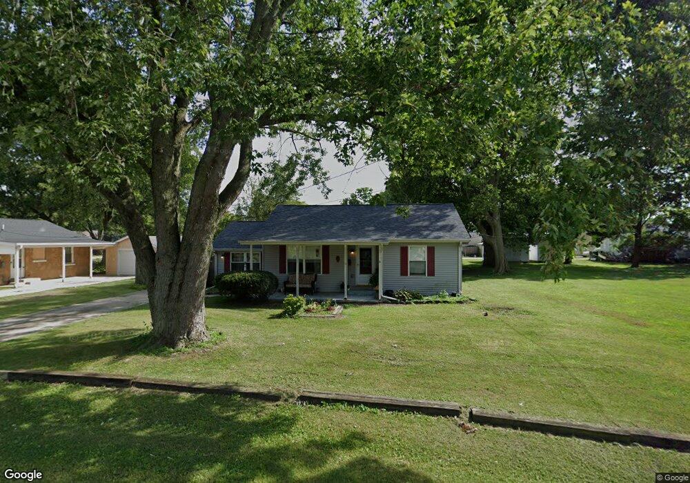 605 E Scott St, Tuscola, IL 61953 - photo 1