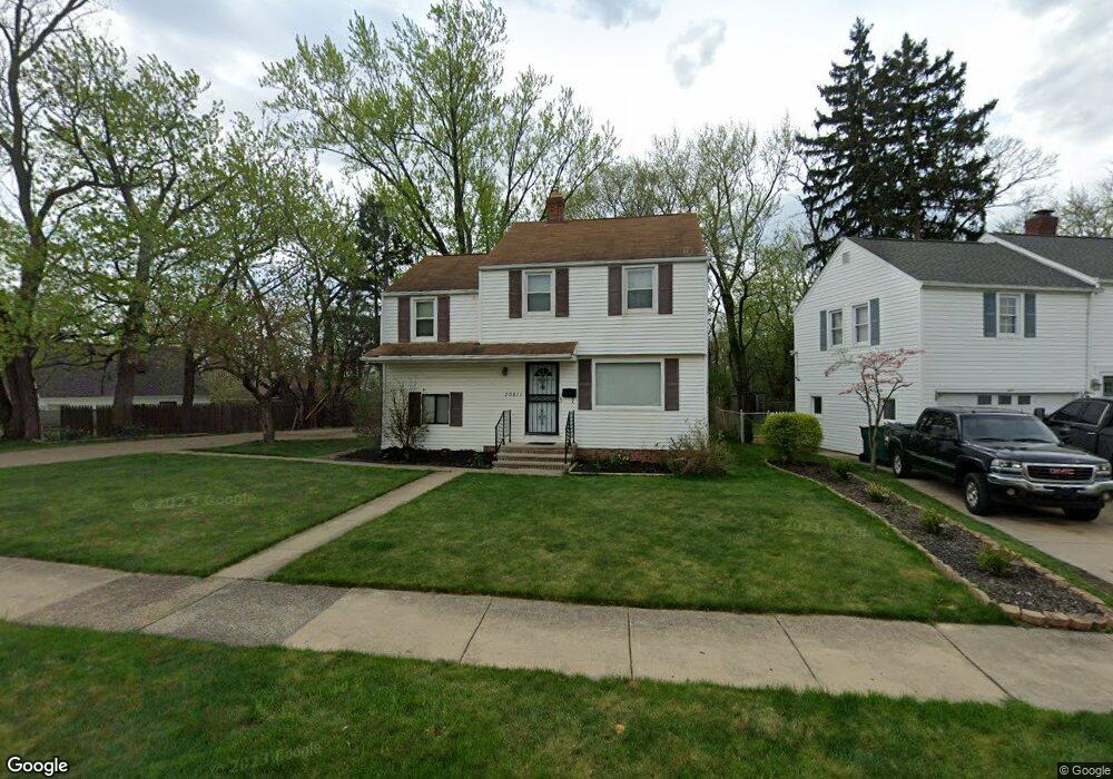 20812 Gardenview Dr, Maple Heights, OH 44137 - photo 1