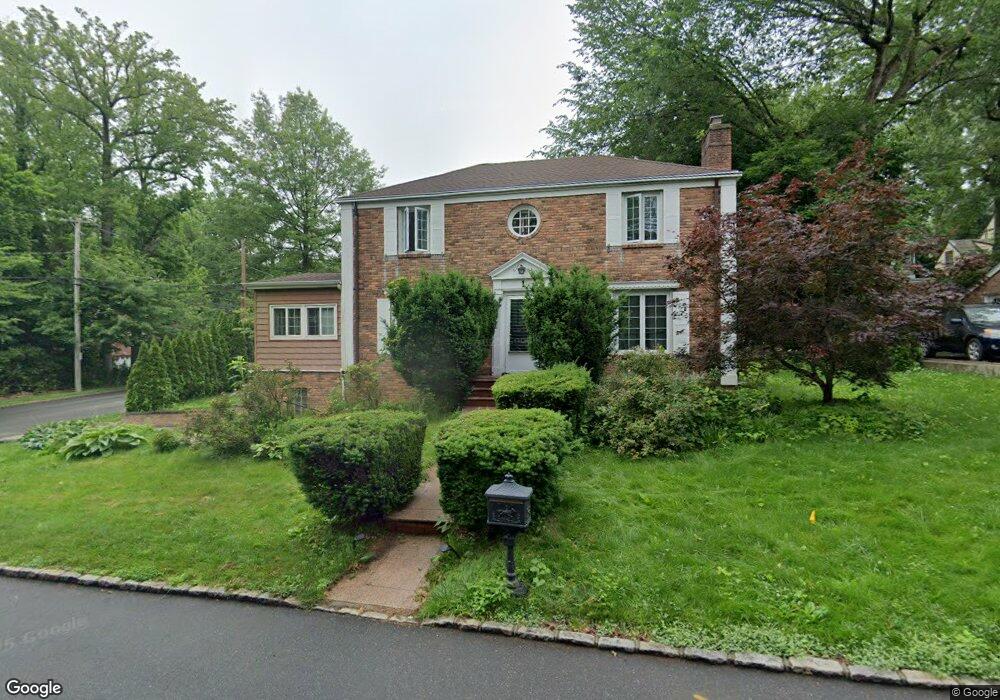 1 Wycham Place, Great Neck, NY 11021 - photo 1