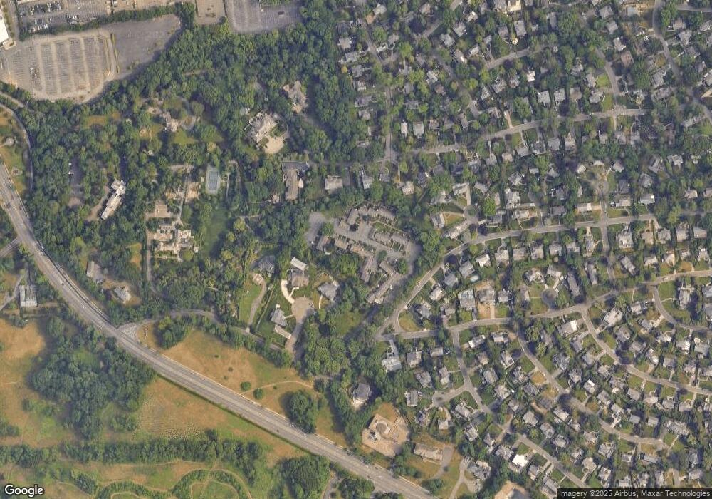 9 Duke of Gloucester, Manhasset, NY 11030 - photo 1