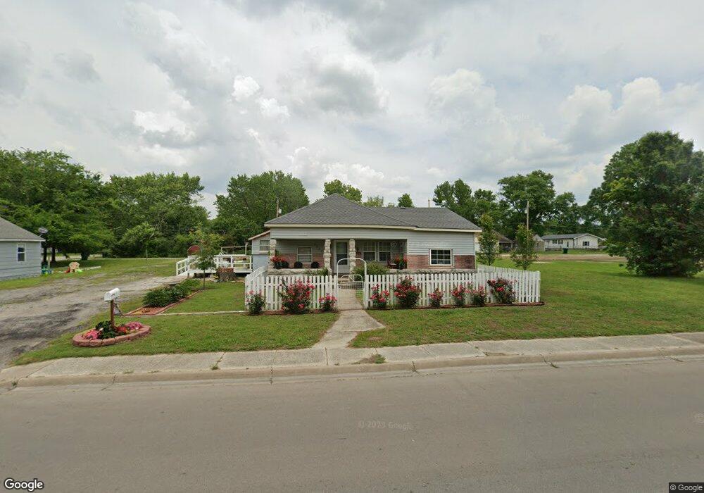 2827 Appleton Ave, Parsons, KS 67357 - photo 1