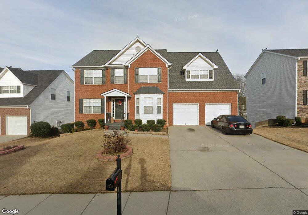 4025 Crescent Walk Ln, Suwanee, GA 30024 - photo 1