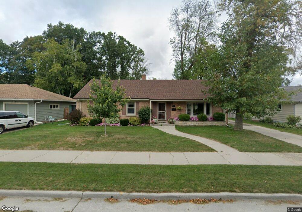 2106 Markham St, Manitowoc, WI 54220 - photo 1