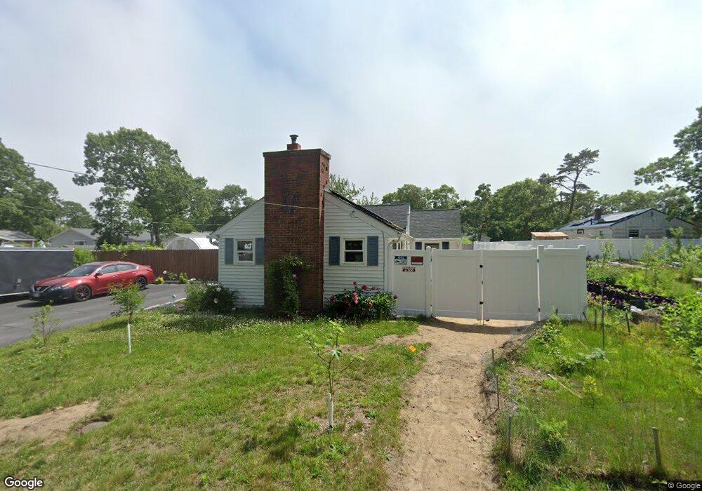 58 Fearing St, Buzzards Bay, MA 02532 - photo 1