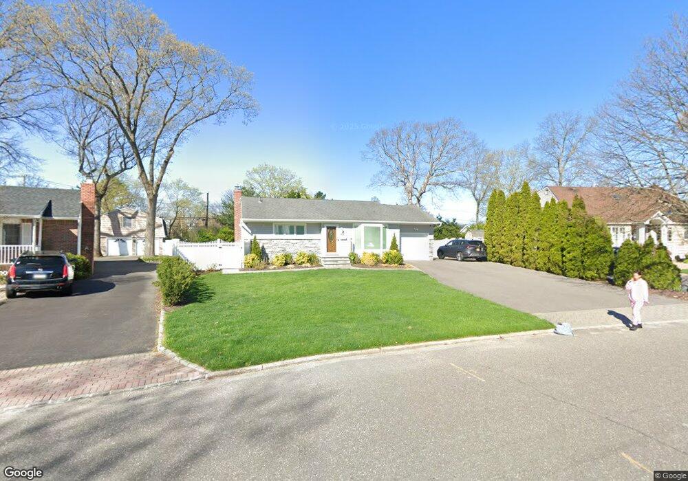 34 Crocus Ln, ComMacK, NY 11725 - photo 1