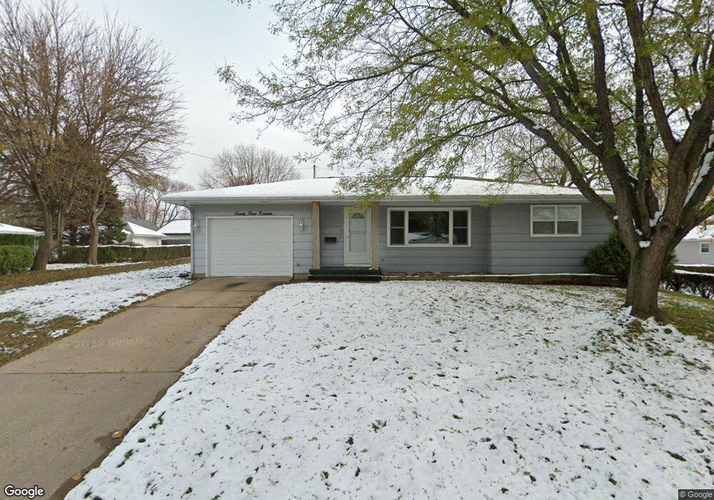 2317 Mallory St SW, Cedar Rapids, IA 52404 - photo 1