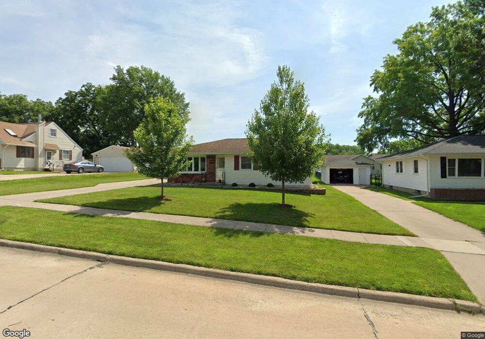 2117 Balsam Dr SW, Cedar Rapids, IA 52404 - photo 1
