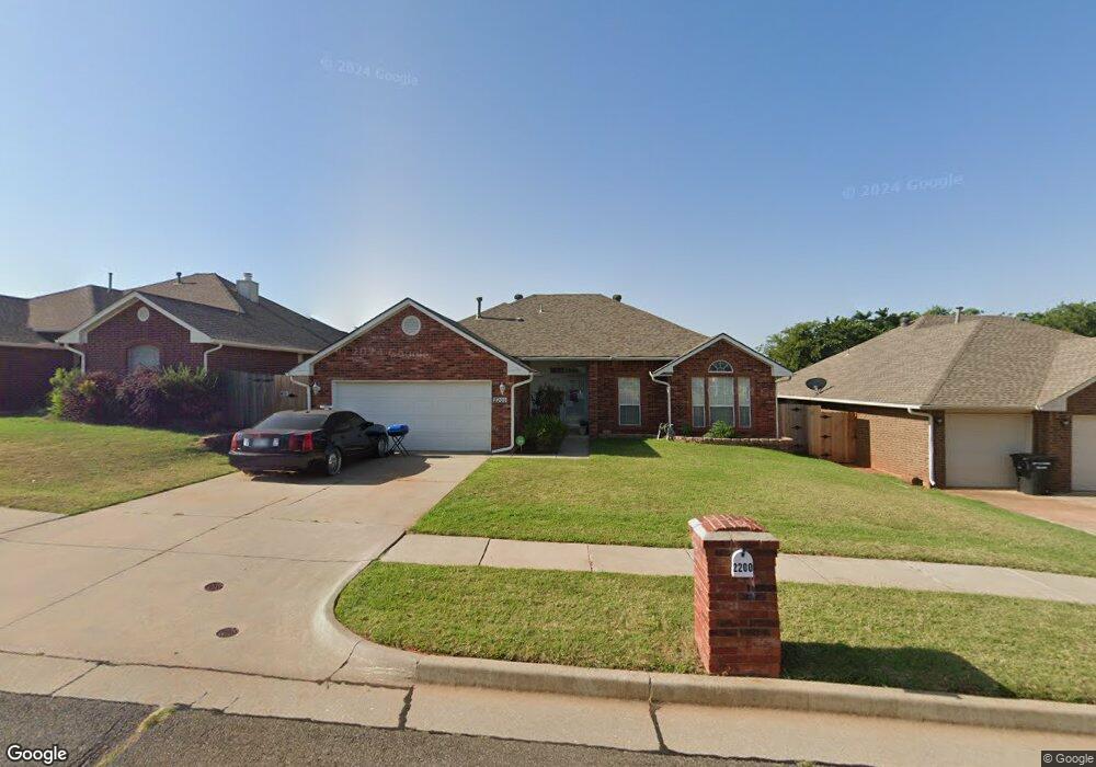 2200 NE 4th St, Moore, OK 73160 - photo 1