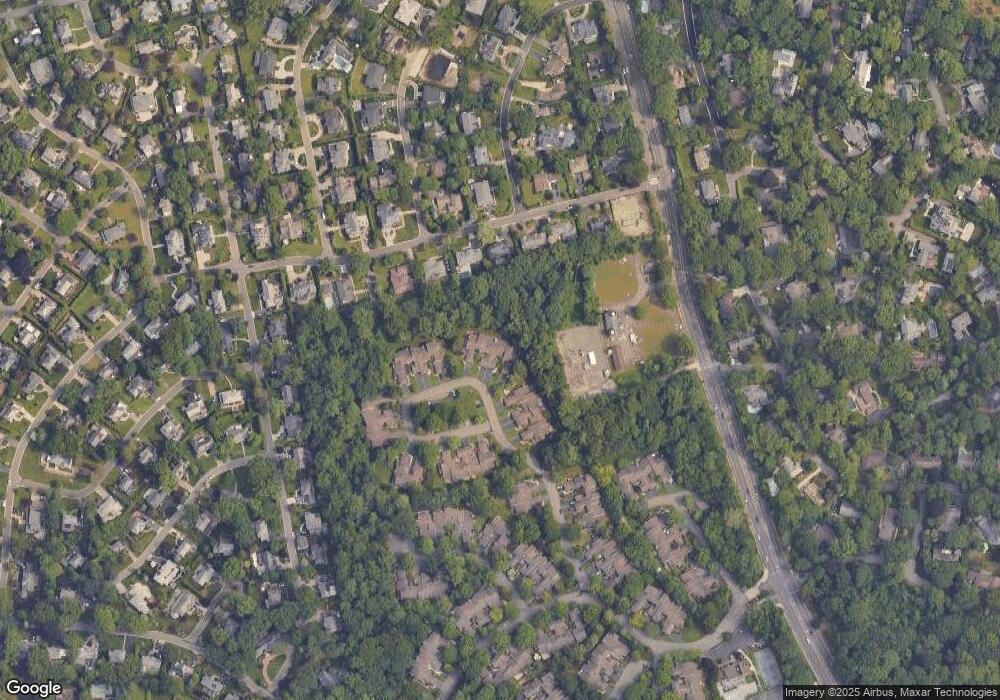 302 Aerie Ct, Manhasset, NY 11030 - photo 1