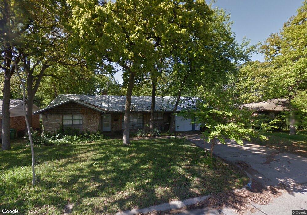 233 Ridgecrest Dr, Hurst, TX 76053 - photo 1