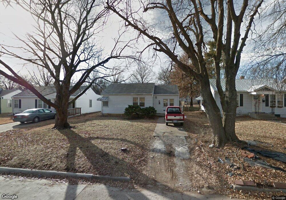 815 SW Parkview St, Topeka, KS 66606 - photo 1