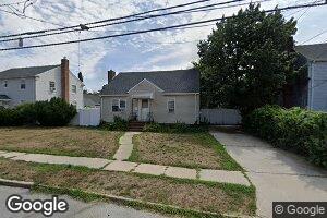 15 Dekoven St, Rockville Centre, NY 11570