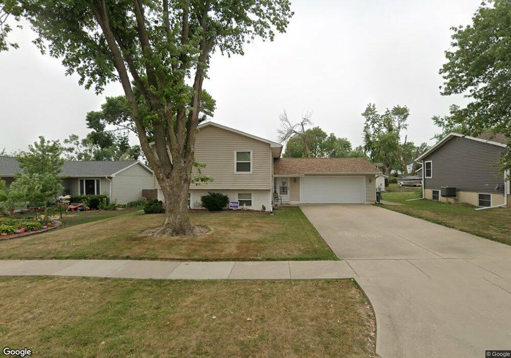 2330 25th St SW, Cedar Rapids, IA 52404 - photo 1