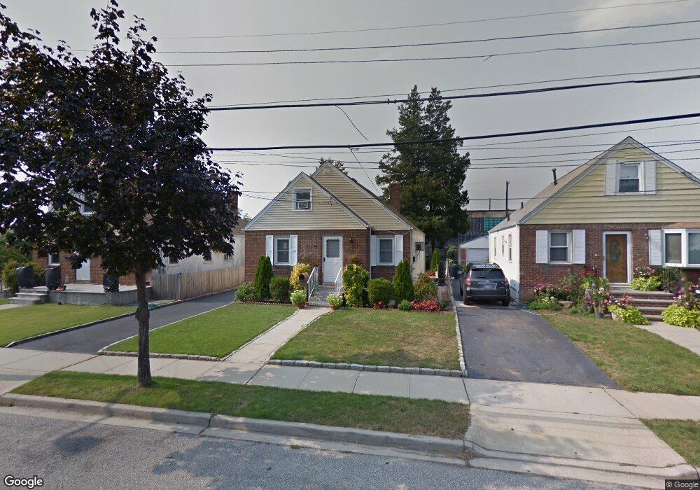 54 Albertson Place, Mineola, NY 11501 - photo 1