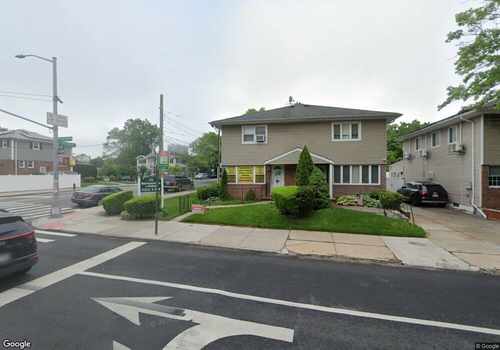 25620 Horace Harding Expy unit 2, Little Neck, NY 11362 - photo 1