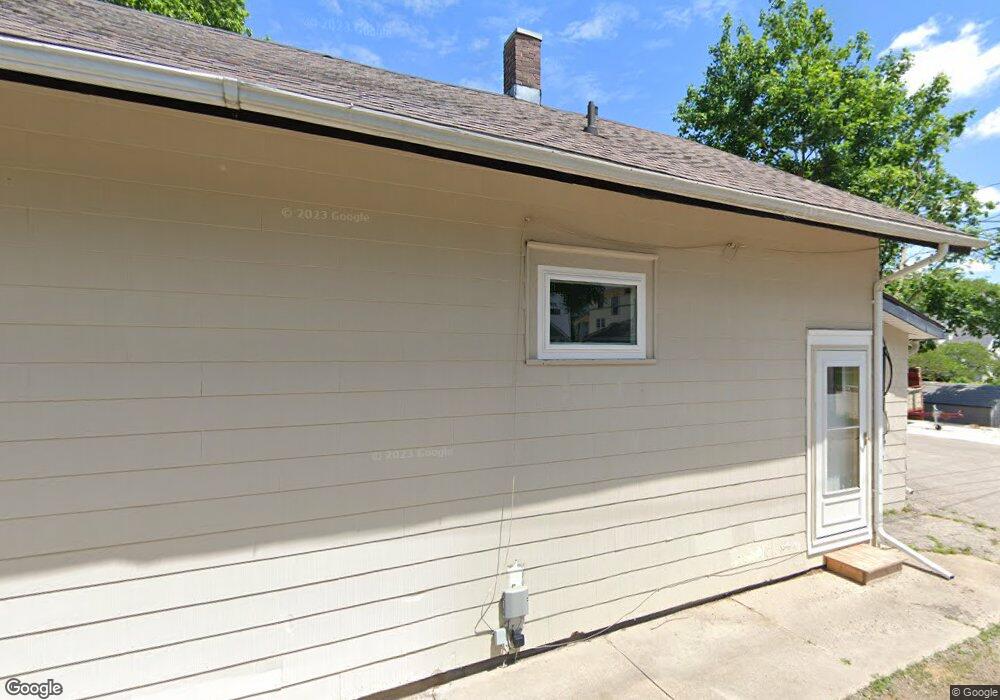215 15th St NW, Cedar Rapids, IA 52405 - photo 1