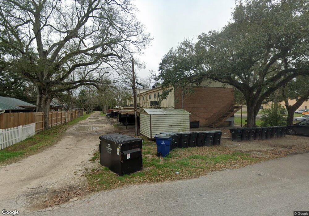 1012 W Cleveland St, Alvin, TX 77511 - photo 1