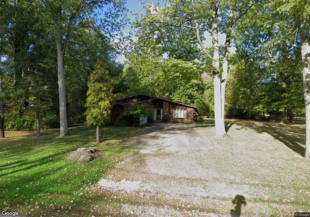 572 Buckeye Dr, Sheffield Lake, OH 44054 - photo 1