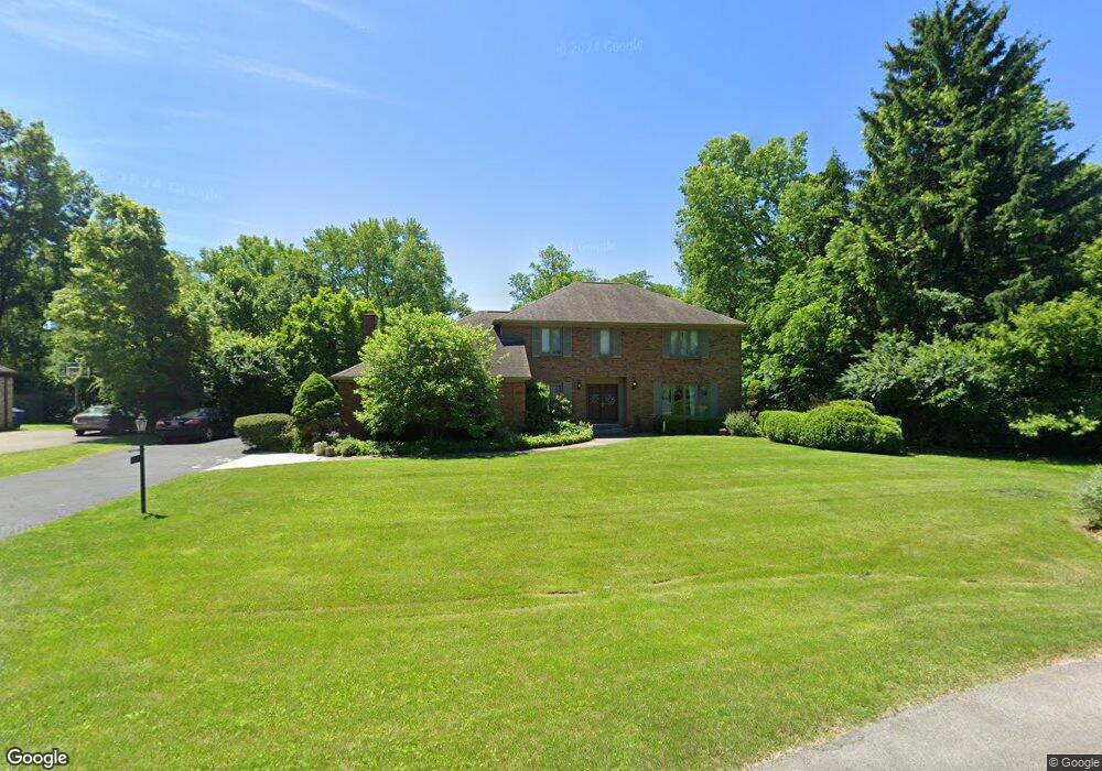 5735 Willow Creek Cir, Columbus, OH 43213 - photo 1