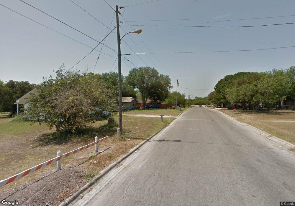 1007 W Walton St, Beeville, TX 78102 - photo 1