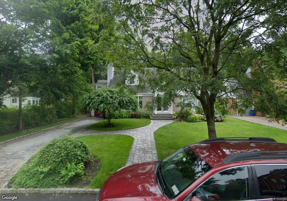 1 N Avalon Rd, Great Neck, NY 11021 - photo 1