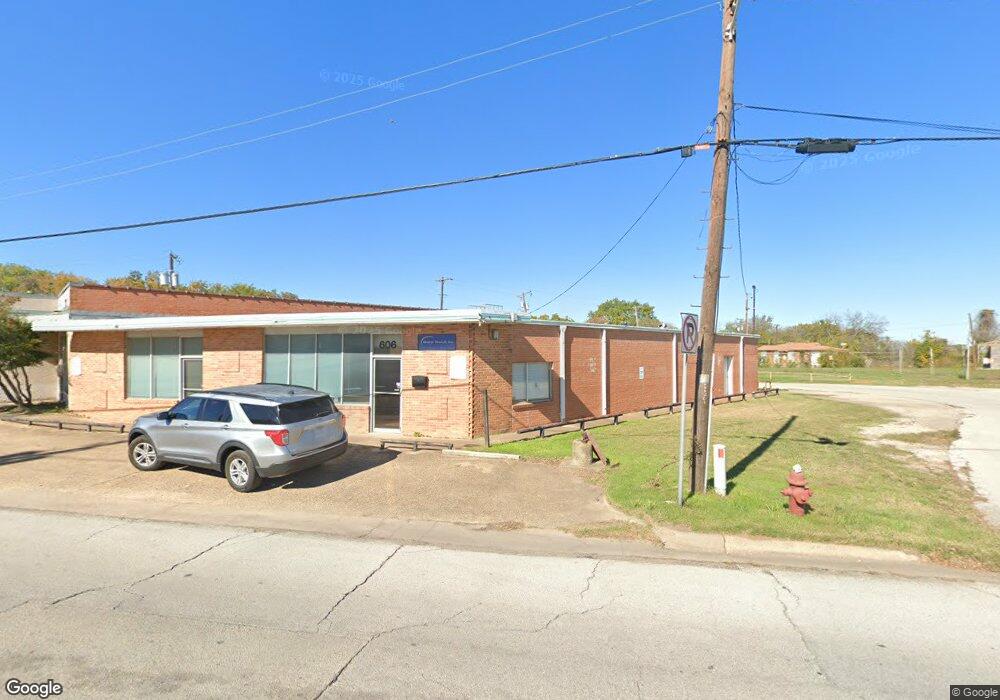 606 Davis St, Grand Prairie, TX 75050 - photo 1