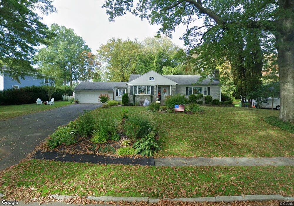 72 Eastridge Dr, Waterbury, CT 06708 - photo 1