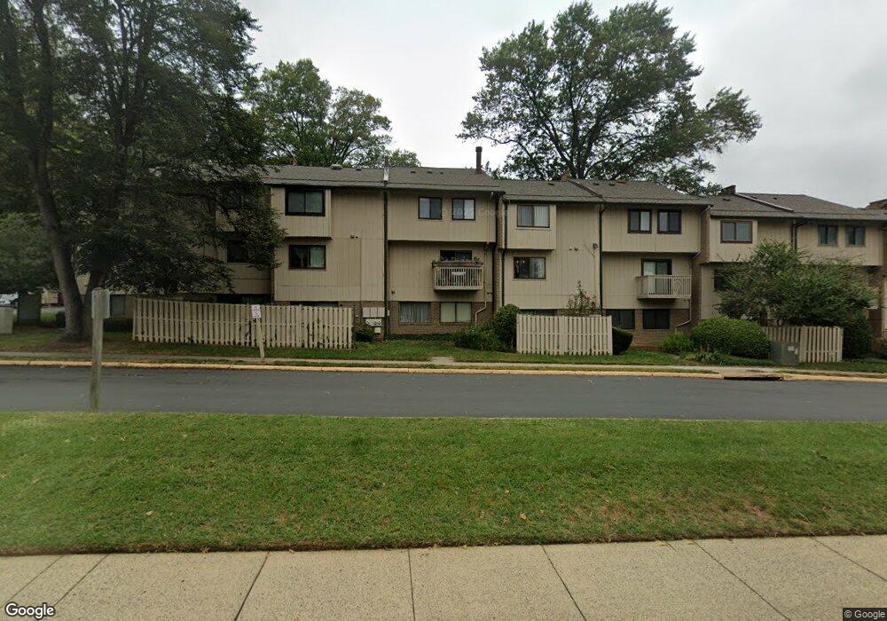 2716 Glengyle Dr, Vienna, VA 22181 - photo 1