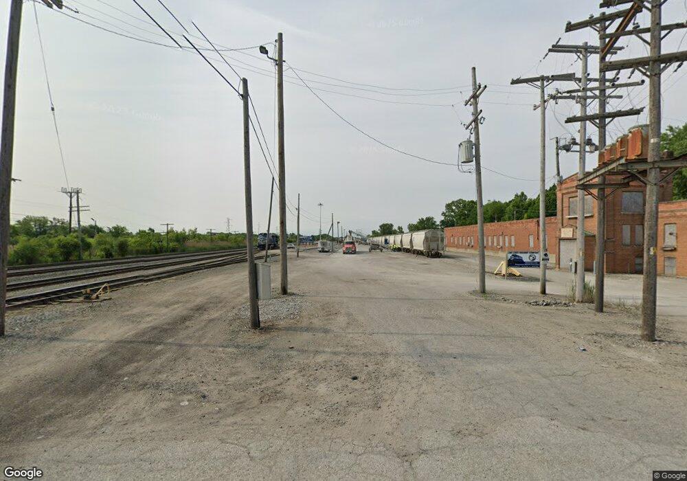 1484 E Carpenter Rd, Flint, MI 48505 - photo 1