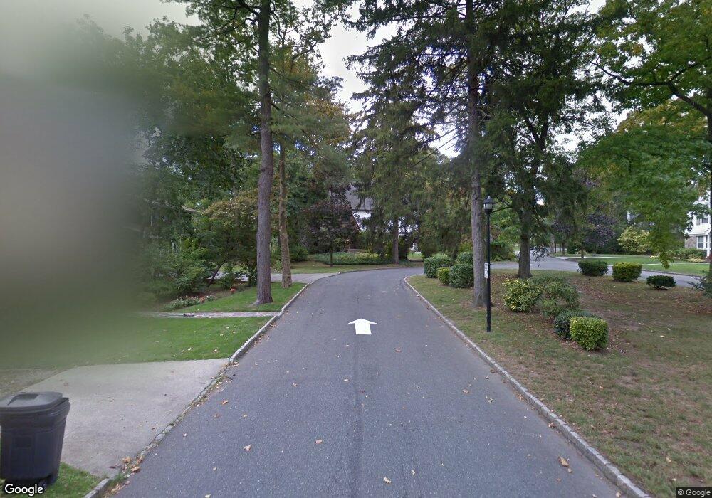 11 Avalon Rd, Great Neck, NY 11021 - photo 1