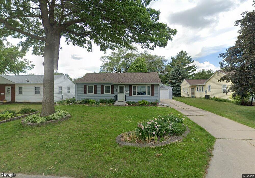 2209 Victory Dr, Cedar Falls, IA 50613 - photo 1