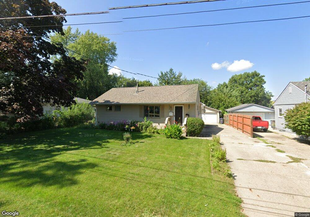 3904 38th St, Des Moines, IA 50310 - photo 1