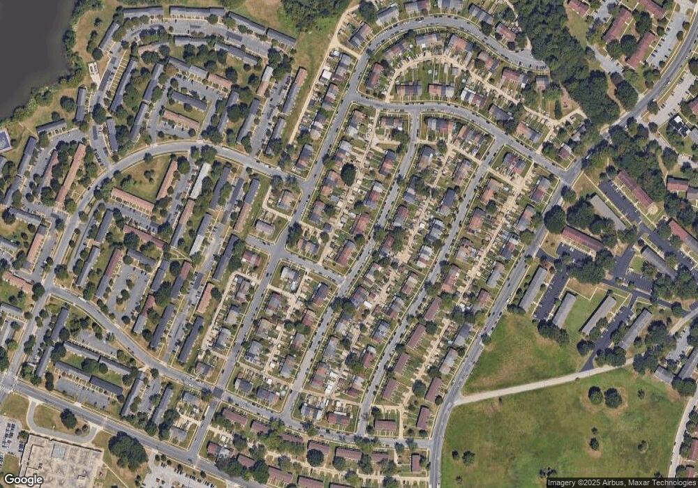 1010 Foxcroft Ln, Essex, MD 21221 - photo 1